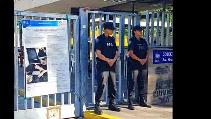La Policía impidió el armado de una feria en el INTI