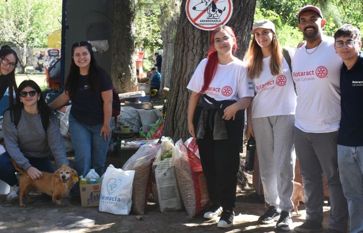 Los voluntarios del refugio ubicado en Cañuelas colaboran constantemente con los 400 animales que viven allí.&nbsp;