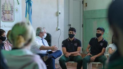 Faltó a clases el día de la visita de Alberto y se viralizó.