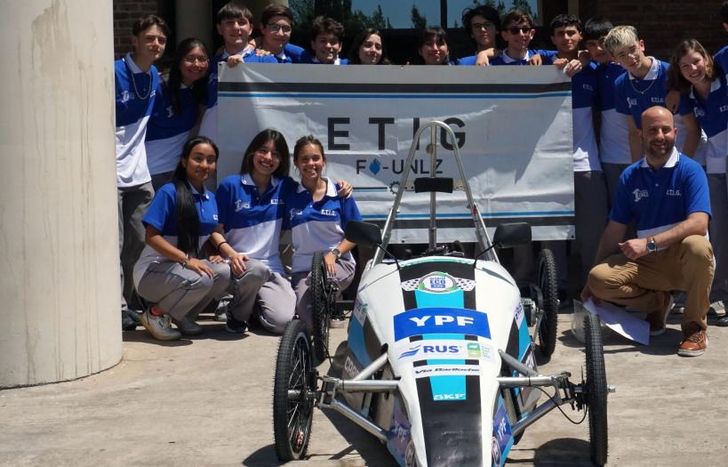 El auto eléctrico del Desafío YPF de la Facultad de Ingeniería de la UNLZ.