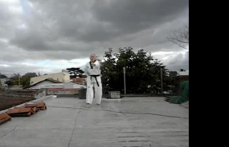 Obertini y Silva filmaron los videos en sus hogares y los enviaron a los organizadores.