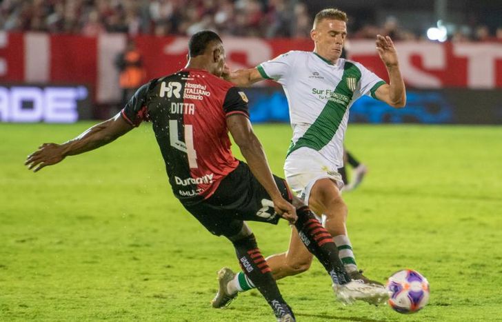 Banfield no pudo aprovechar la expulsión de Ditta.