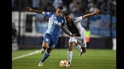 Centurión, con gambeta y velocidad, complicó al Taladro, pero le faltó precisión.