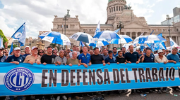 Desde la CGT advierten que podrían ir a un paro general tras la media sanción de la reforma laboral. Desde la CGT advierten que podrían ir a un paro general tras la media sanción de la reforma laboral.