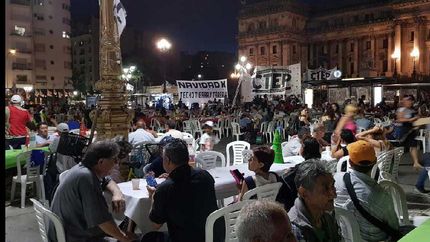 Importante convocatoria en rechazo a las políticas oficiales.