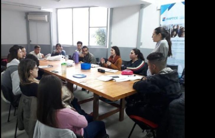 Cómo confeccionar un currículum y cargarlo en las páginas web de búsqueda de empleo son algunos de los ejes principales.