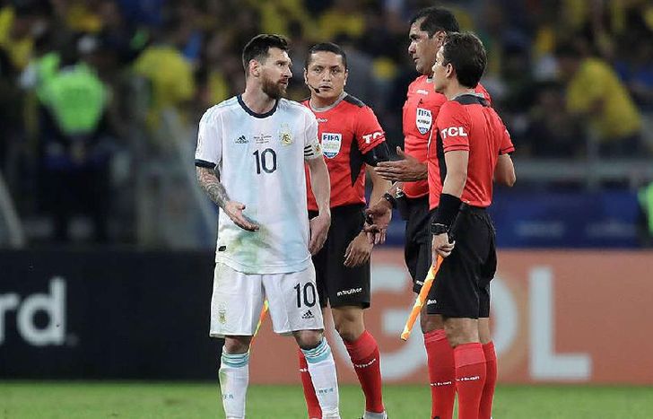 Tapia criticó con dureza la actuación de los árbitros.