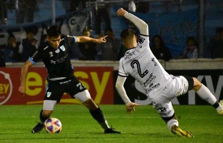 Maza trabaja a la par del grupo.