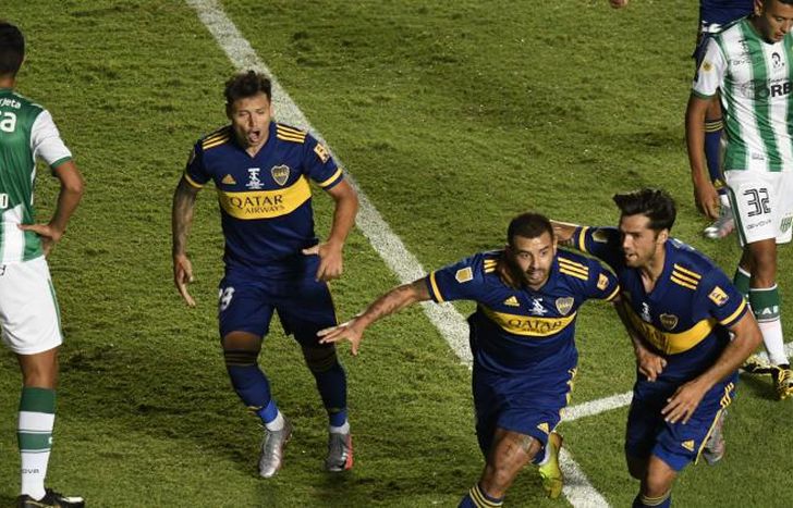 Cardona, con un golazo, destrabó un partido muy parejo.