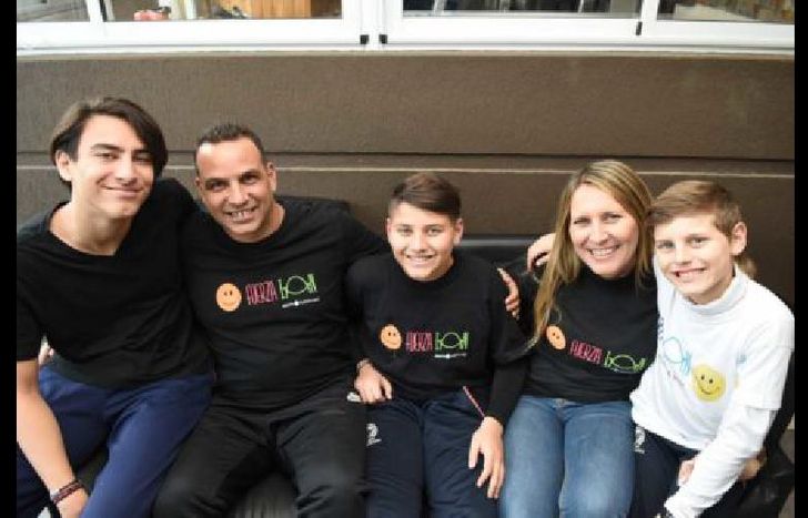 CON SU FAMILIA VISITA AL HOSPITAL PARA EL DÍA DEL NIÑO Y NAVIDAD.