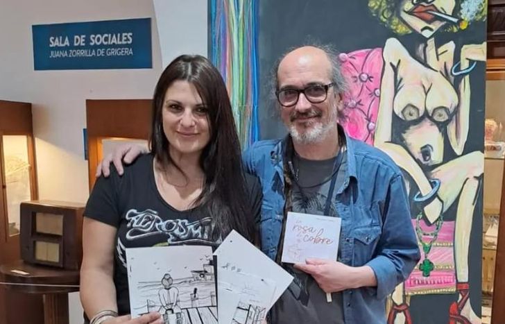 Alejandro, junto a Sol Rodríguez, la ilustradora del libro.