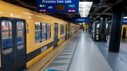Piden seguridad, reducción de la jornada laboral y protestan por la presencia de asbesto en los vagones.