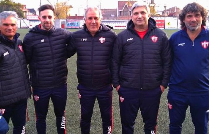 DAngelo, en el centro, junto a su cuero técnico.
