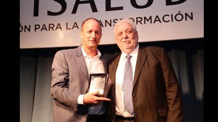 martín recibió el premio de manos del exministro de salud, ginés gonzález garcía.