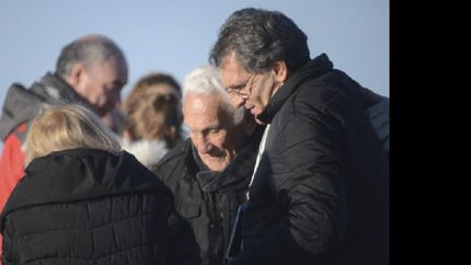 una familia banfilena visito la tumba de su hijo, un soldado caido en malvinas