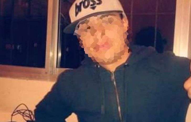 El acusado espera el juicio en libertad.