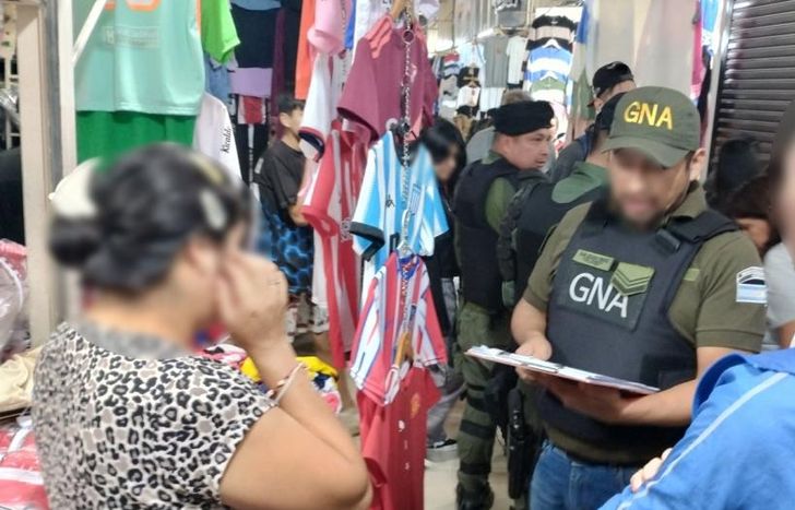 Allanaron la feria La Salada y varias viviendas.