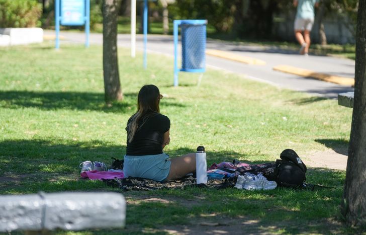 El finde que viene arranca el otoño, pero el calor no se quiere ir de Lomas.
