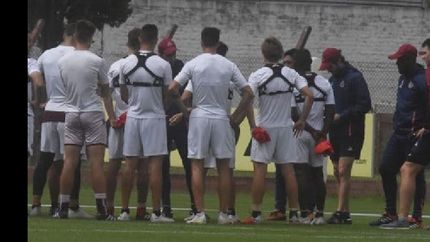 villani hablo de los tiempos de trabajo para afrontar un partido oficial