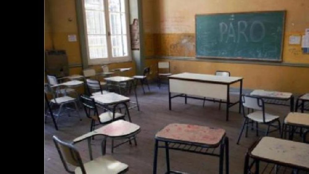 Siguen los ajustes: paran docentes, bancarios y estatales