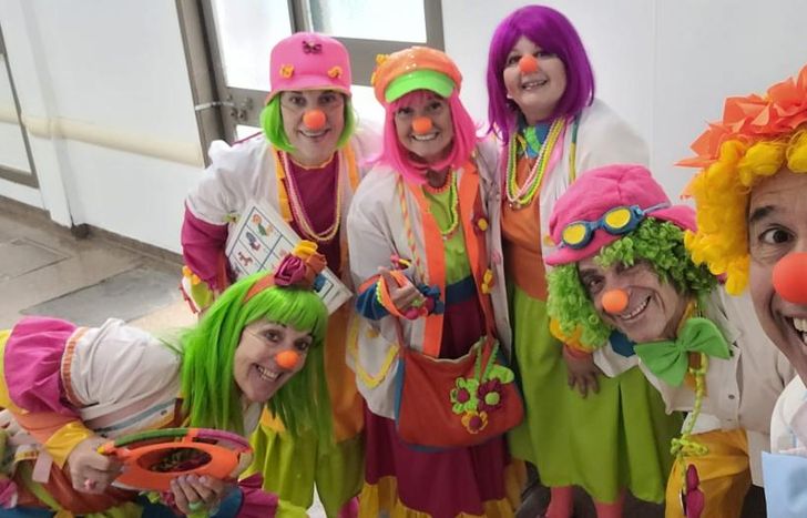 Intentan sanar a través del humor, la música, la magia y la teatralidad.