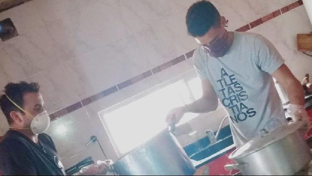 Becker cocina para los vecinos de su barrio