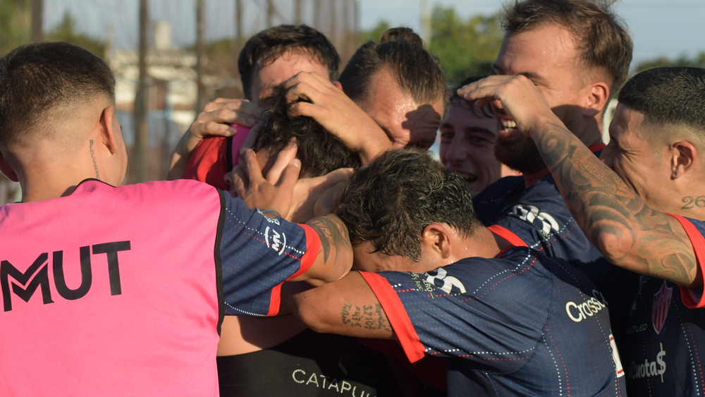 Talleres de Escalada le ganó a Argentino de Merlo. Talleres de Escalada le ganó a Argentino de Merlo.