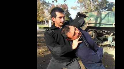 la policia bonaerense vuelve a utilizar la cachiporra