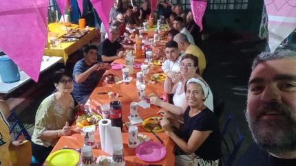 Quieren seguir compartiendo un plato de comida en comunidad.