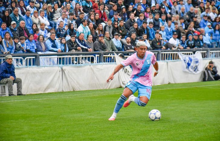 Luciano Nieto, una de las figuras de Temperley ante Nueva Chicago.