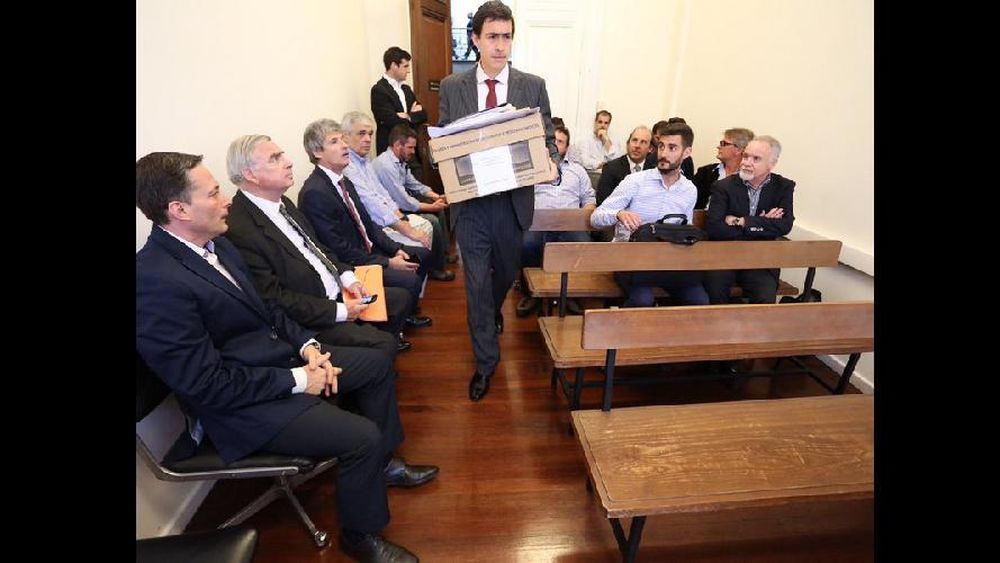 gray-apertura-de-sobres