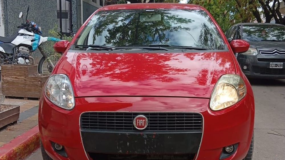 Auto incautado a la banda. Auto incautado a la banda.