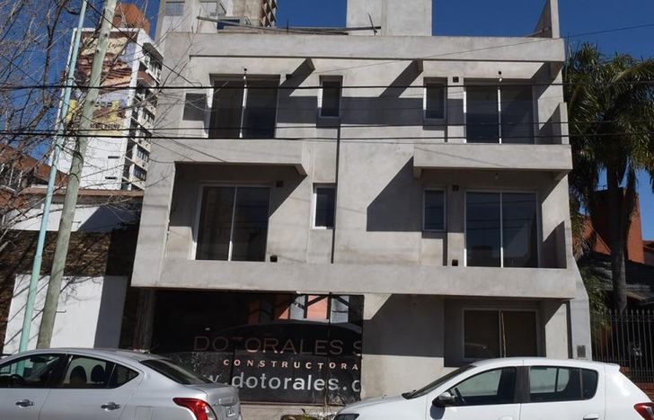 Uno de los edificios sin terminar, en Paso 440.