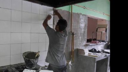 arreglan escuelas y jardines de ezeiza