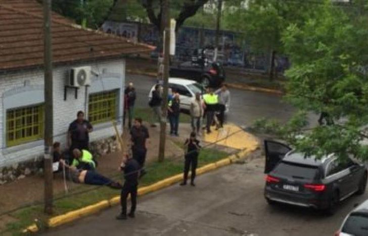 el crimen sucedió a unas cuadras de la municipalidad de quilmes.