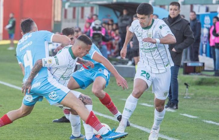La lucha caracterizó el juego en Sarandí.