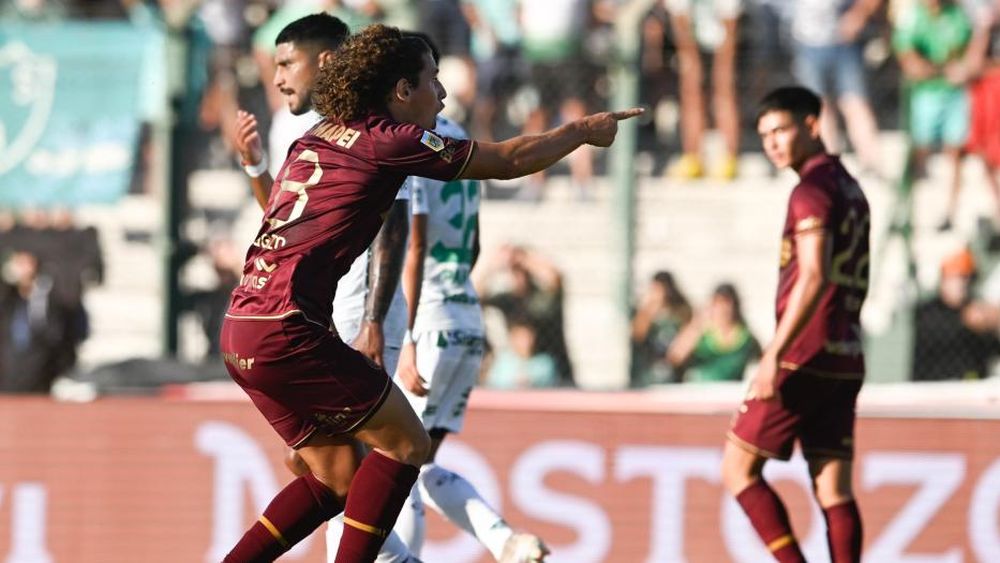 Boggio festeja su golazo en Junín.