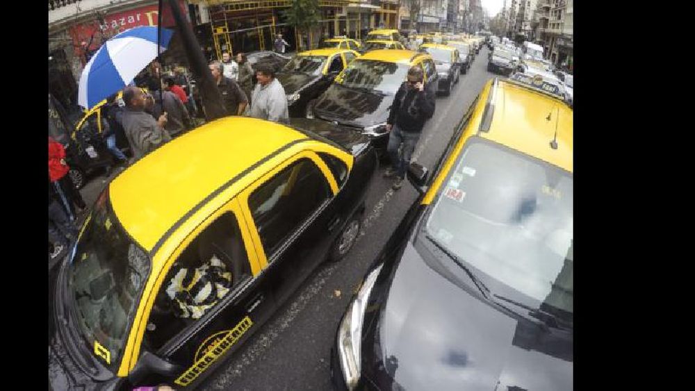 Los taxistas, contra la empresa Uber