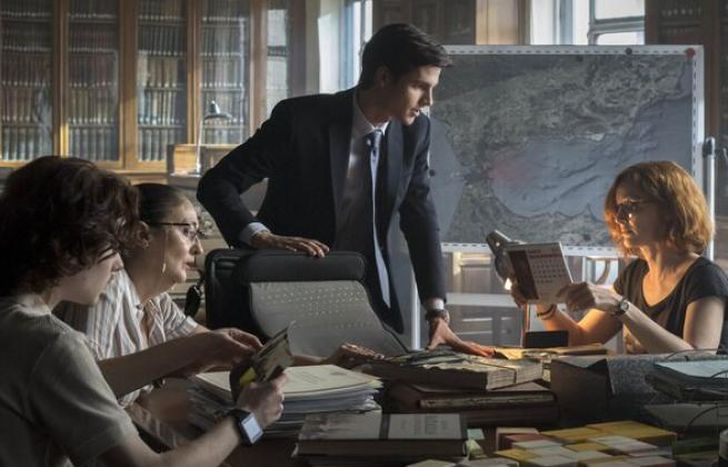 Primera serie del director.