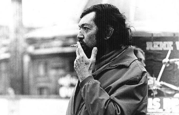En 1951, Cortázar fijó su residencia definitiva en París.