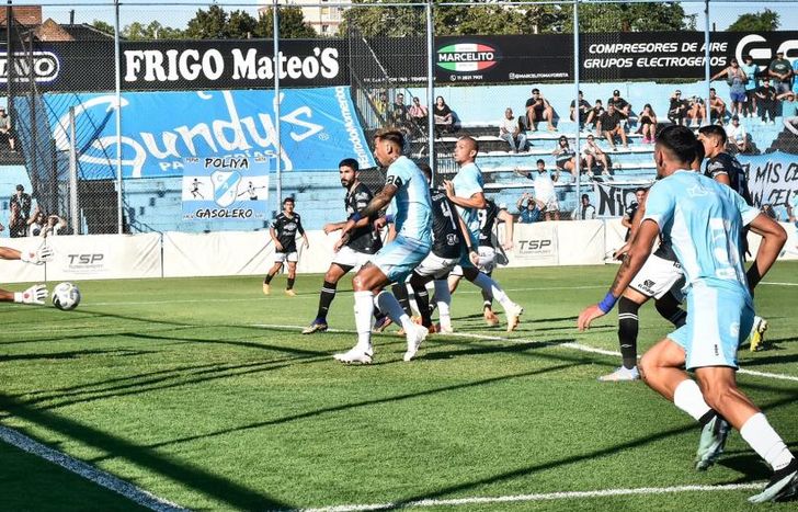 Así se lució Canuto para evitar el gol de Marcos Arturia.