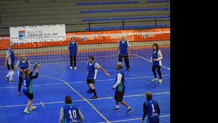 el voley adaptado se hace lugar en el parque eva peron de lomas