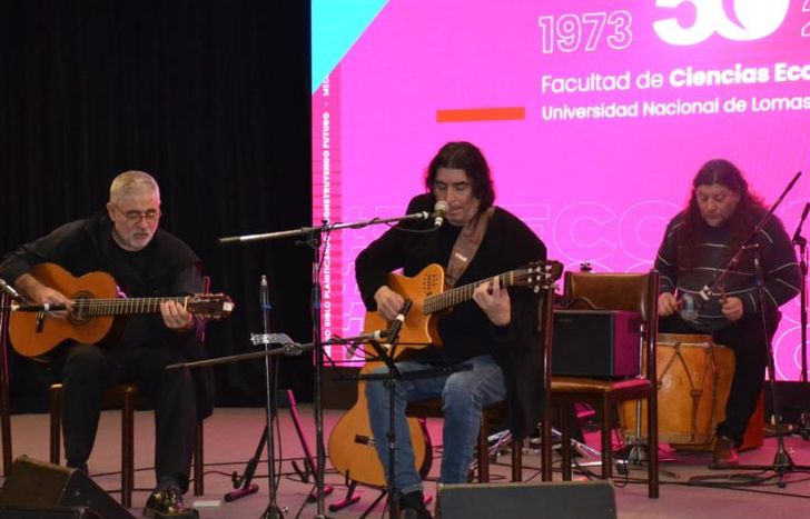 Luis Salinas estuvo en el festejo por los 50 años de la Facultad de Ciencias Económicas de la Universidad de Lomas (UNLZ).