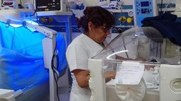 Para ayudar a los bebés de las mamás que dan a luz en el Gandulfo.