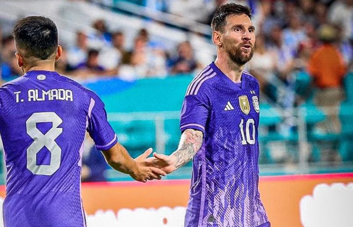 Messi destacó el juego de Thiago Almada.