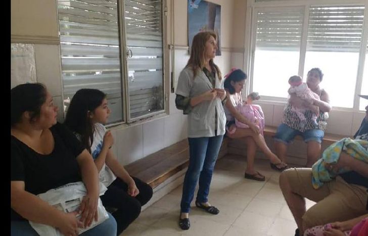 Los vecinos pueden sacarse sus dudas mientras están en las salas de espera.