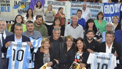En la sesión estuvieron las hermanas de Diego y el Negro Enrique.
