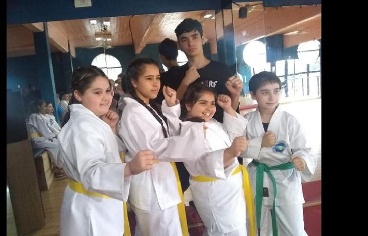 La Sociedad de Fomento Oro Oeste funciona en Turdera.