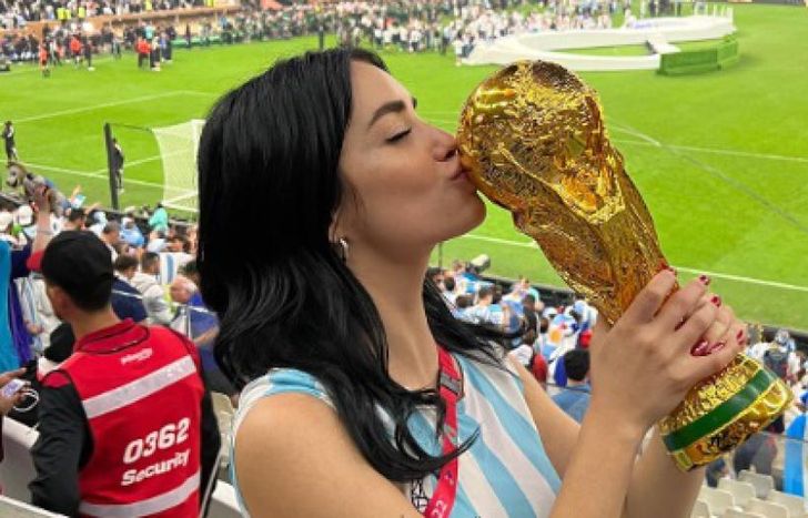 Se viralizó un video de Lali Espósito jugando al fútbol en Qatar.