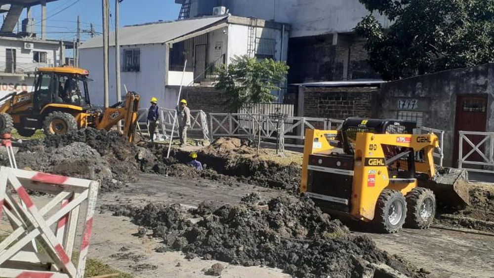 Ya instalaron más de 232 mil nuevos metros de cañería en distintos barrios.